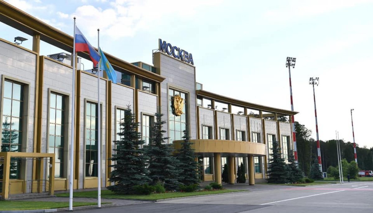 Токаев прилетел в Москву для участия в параде Победы