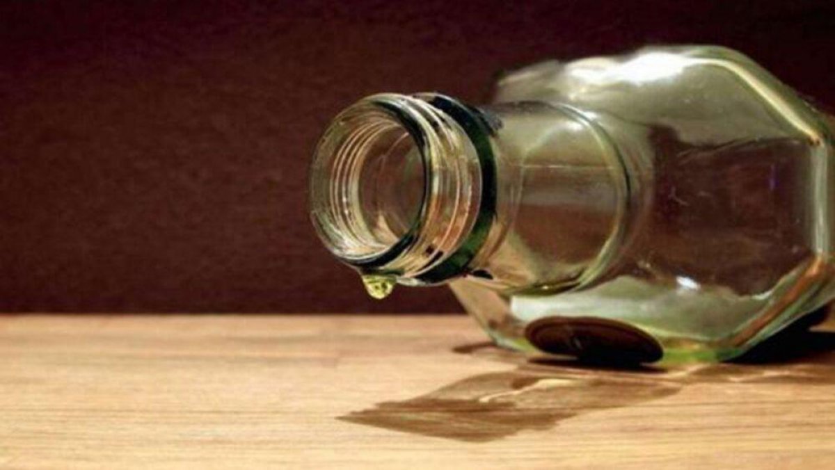 В Казахстане 15 человек отравились поддельным алкоголем