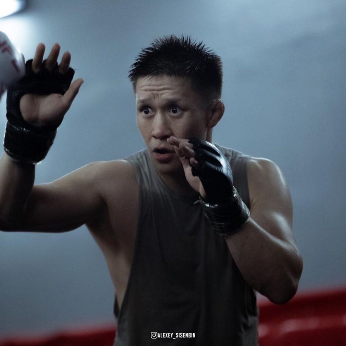Казахстанский боец Жалгас Жумагулов проиграл дебютный бой в UFC