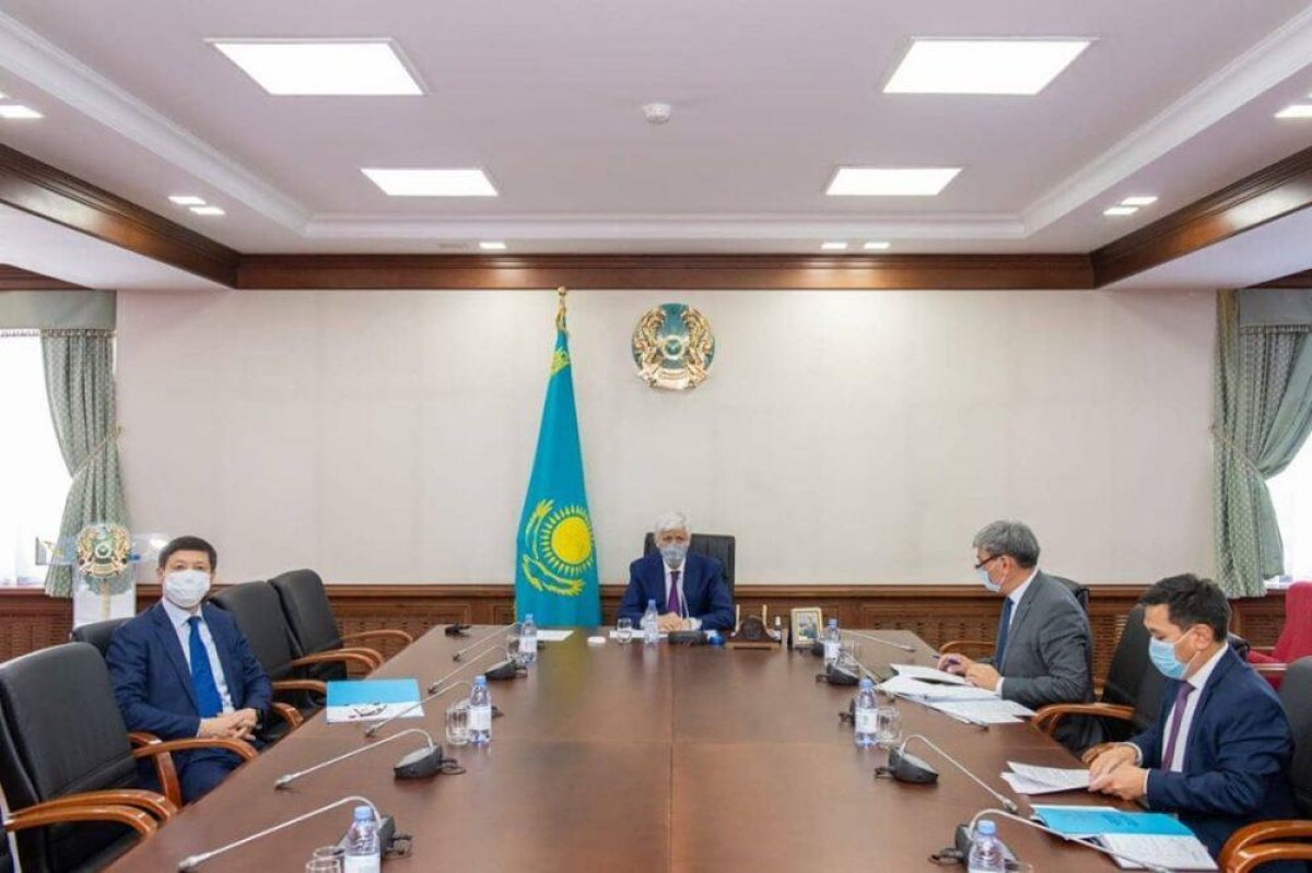 Медики из «красной зоны» ездили на общественном транспорте – Амандык Баталов