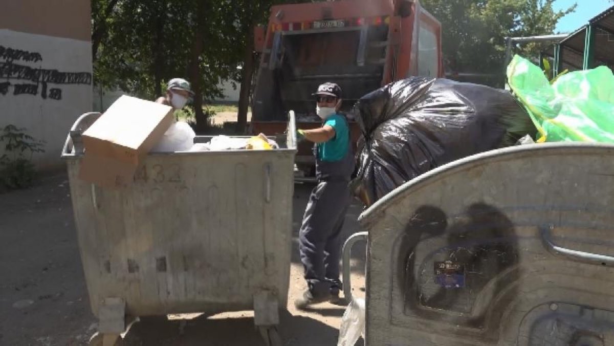 Перебои с вывозом мусора возникли в Уральске из-за заражения рабочих COVID-19