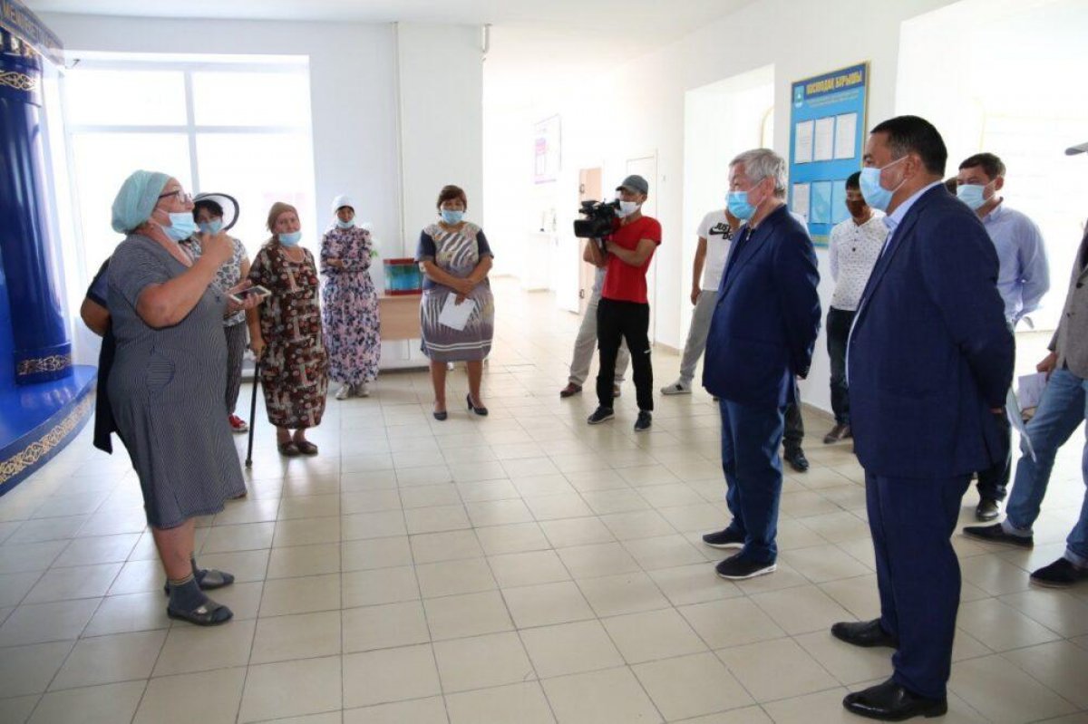 Сельчане требуют отставки акима, которая заняла эту должность после отца