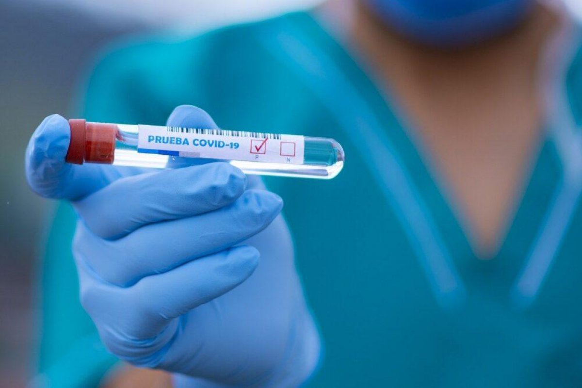 В Казахстане провели первую вакцинацию от COVID-19