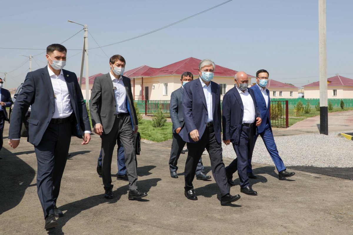 Токаеву показали новые дома для пострадавших от наводнения жителей Туркестанской области