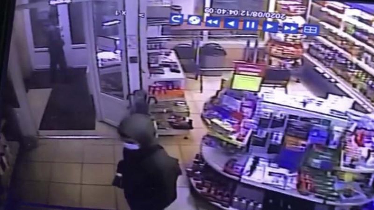 В Алматы произошло ограбление заправочной станции