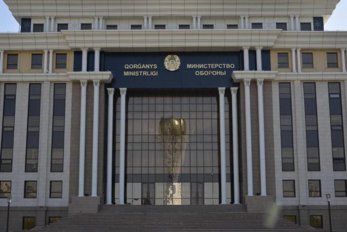 Министр обороны представил военным полицейским нового начальника ГУВП