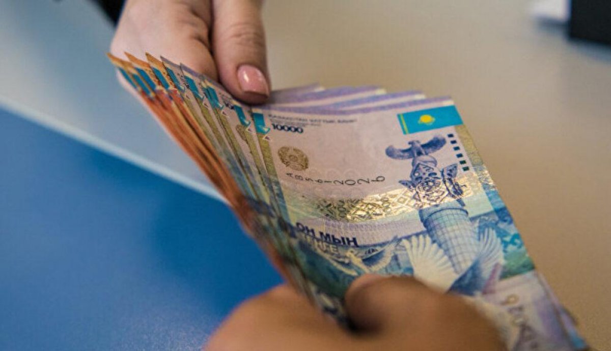 Следователь карагандинской полиции не вернул взятку за "замятое" дело и попал под суд