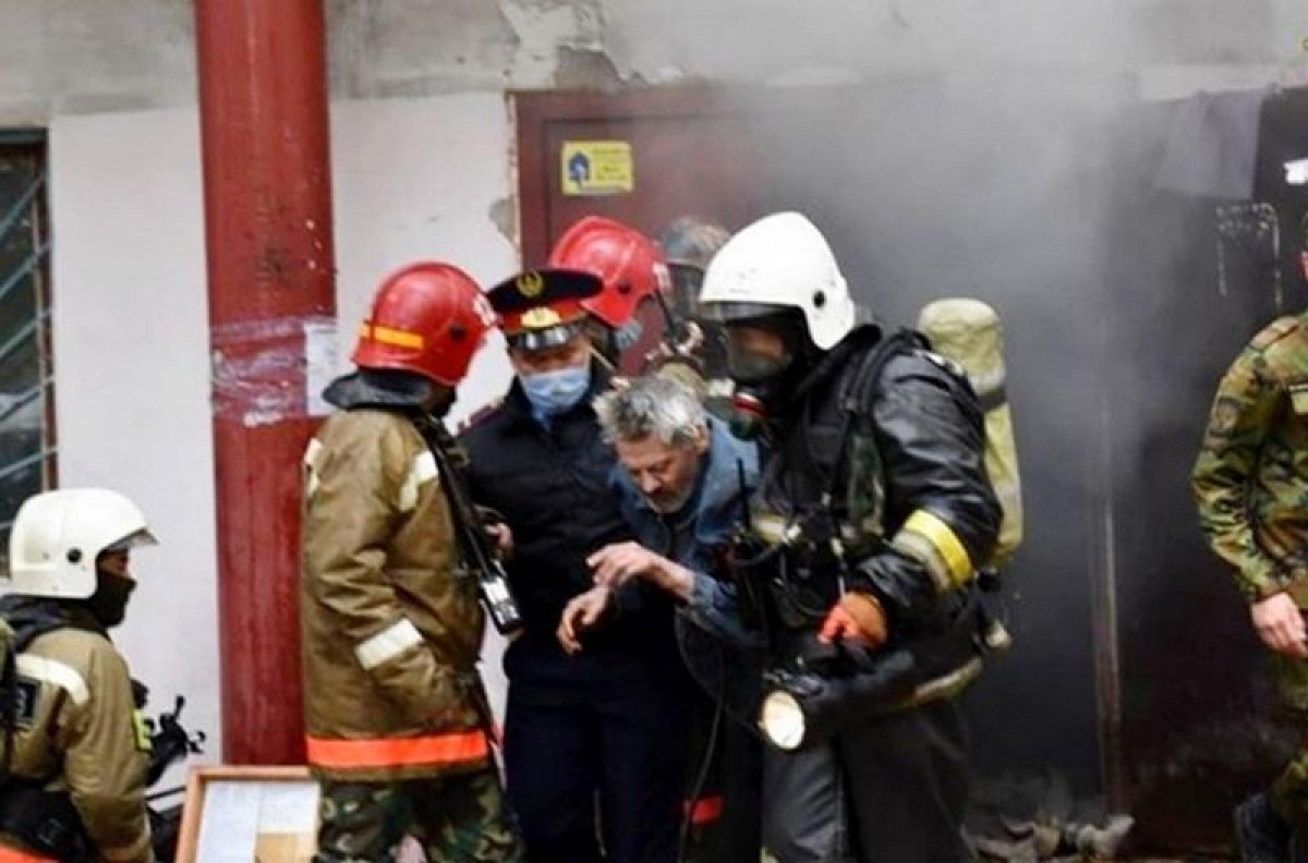 Пожарные спасли 75 жильцов загоревшегося дома в Петропавловске
