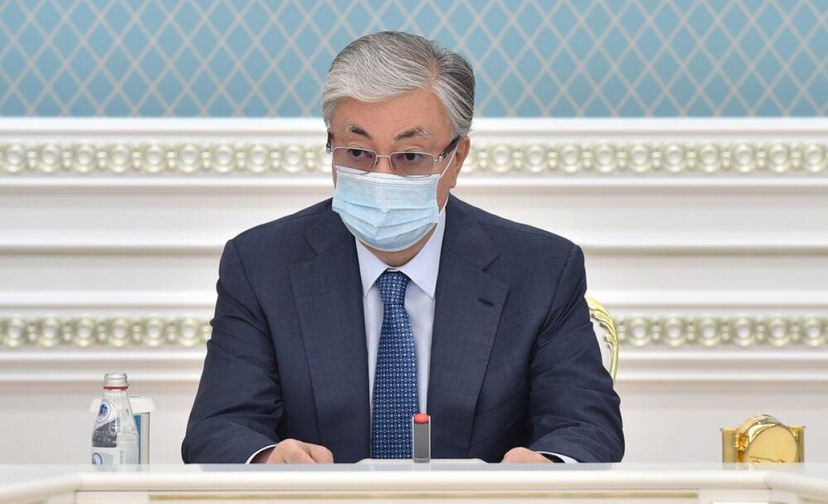 Токаев призвал убрать политику из процесса создания вакцины от КВИ