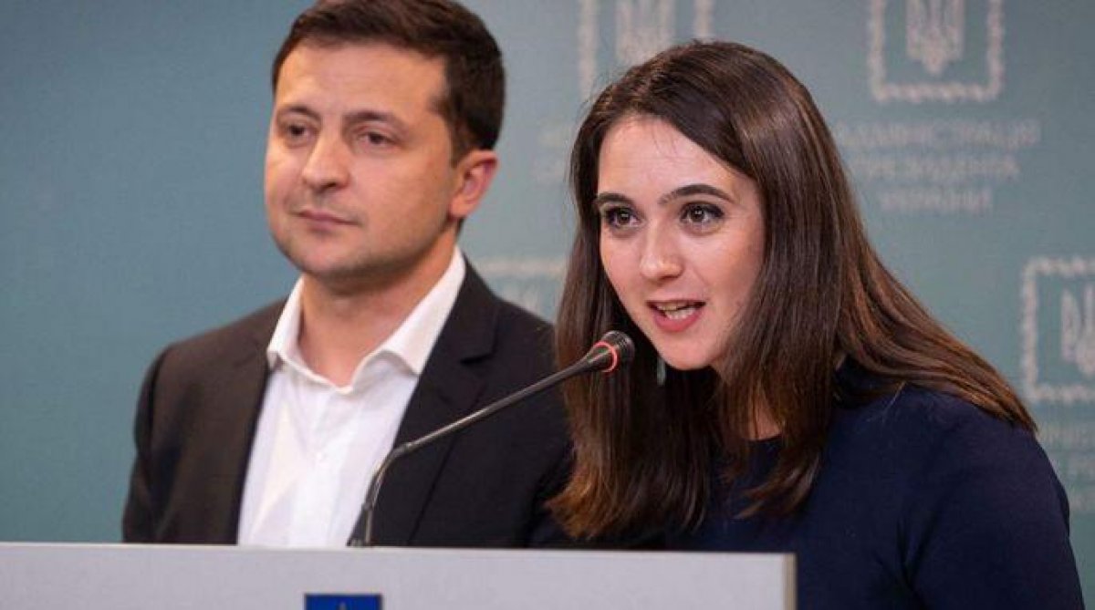 Пресс-секретарь Зеленского заработала в августе больше, чем он сам