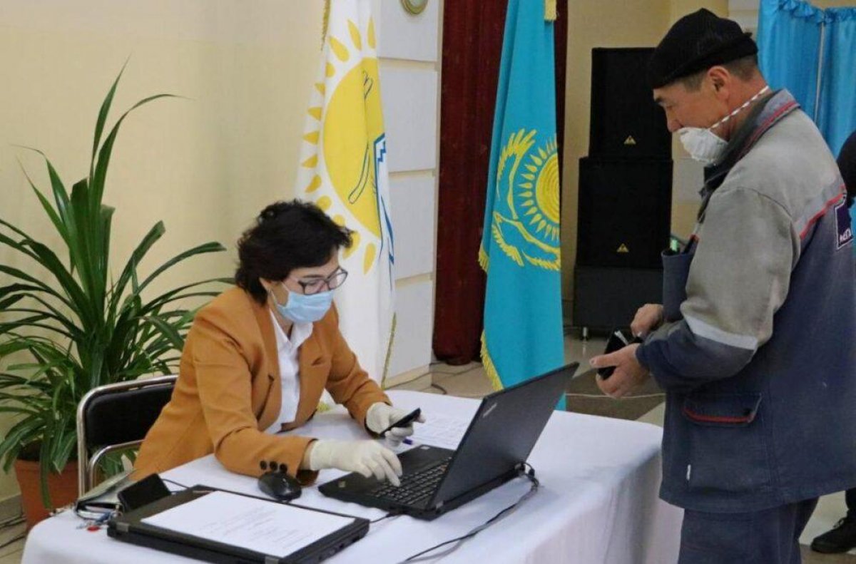 Праймериз Nur Otan: рабочие Павлодарского НХЗ пришли голосовать сразу после ночной смены