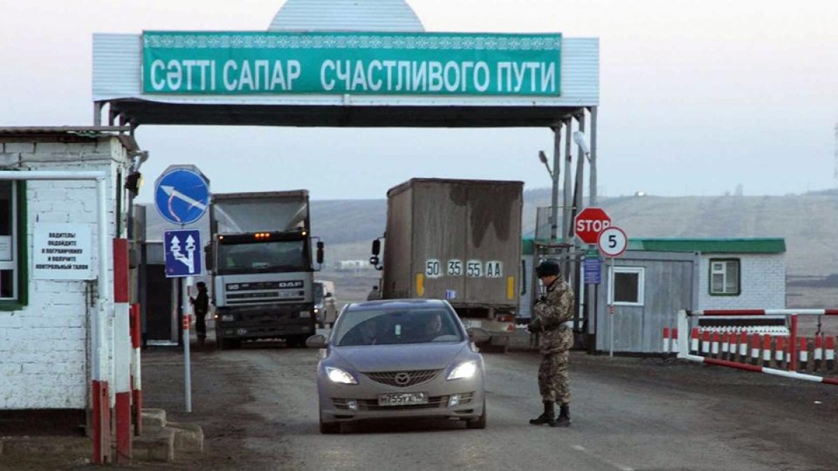 Президент распорядился ужесточить контроль на границах Казахстана