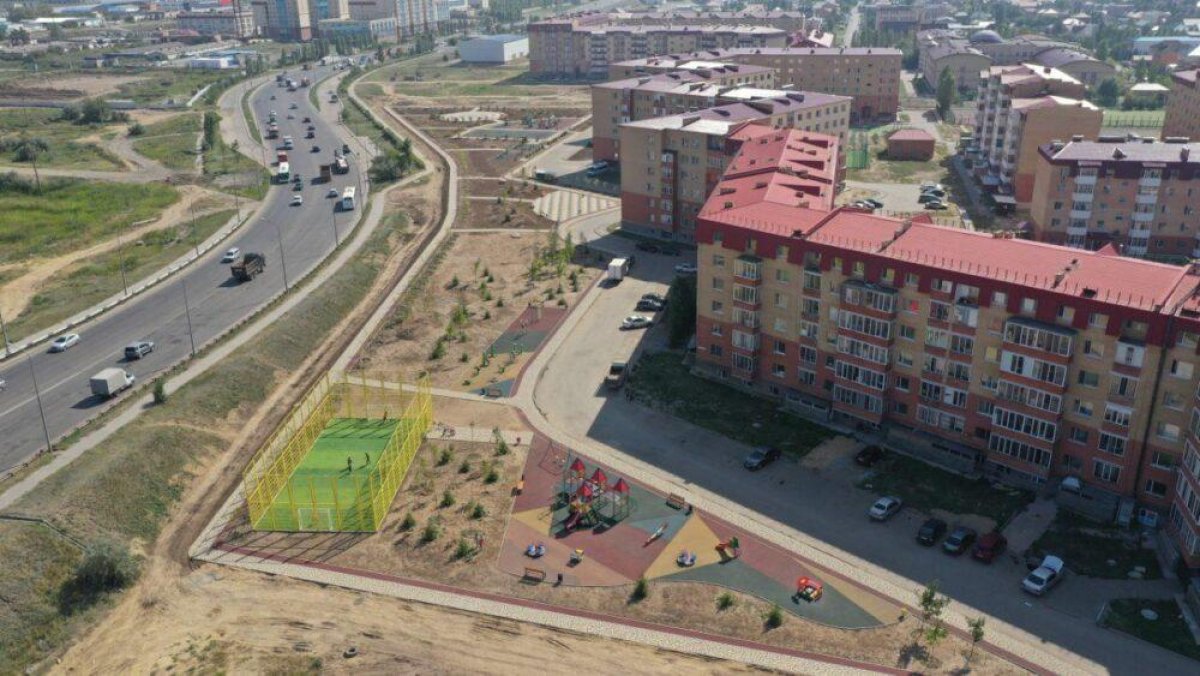 315 деревьев, качели и турники: как в Нур-Султане обустроили двор за 110 млн тенге