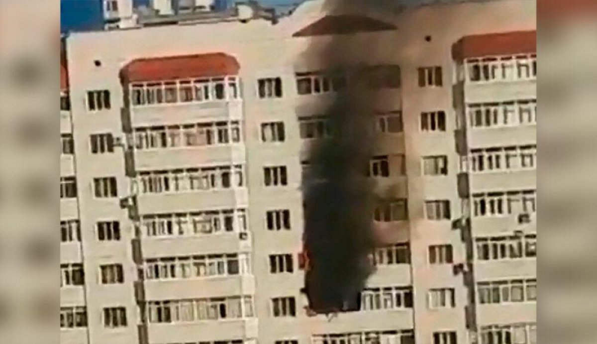 Пожар в Нур-Султане: полицейские спасли женщину и четверых детей