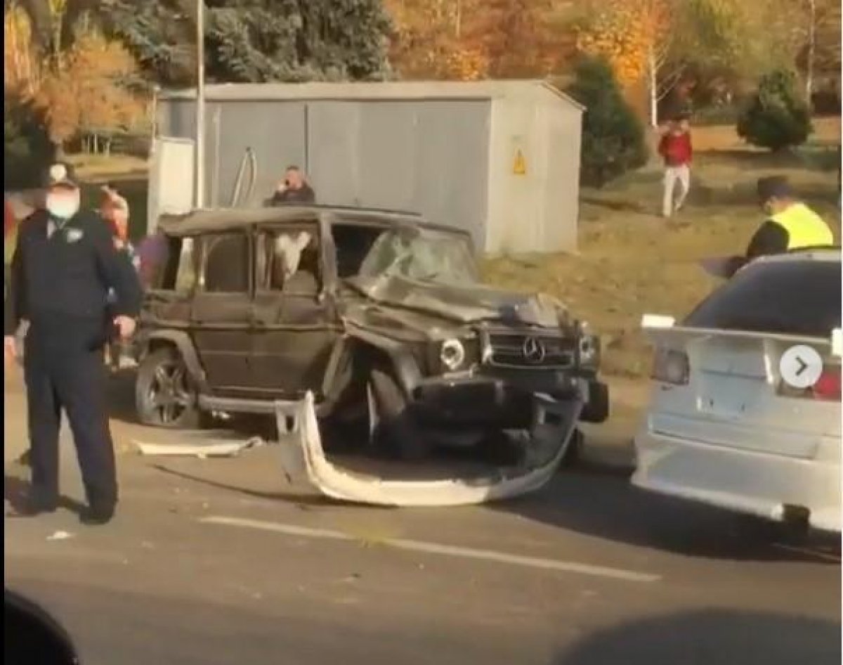 Страшное ДТП в Алматы: водитель Gelandewagen вылетел из салона