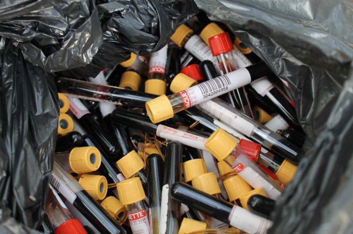 Выбросили пробирки с кровью: ТОО в Нур-Султане оштрафовали за отходы