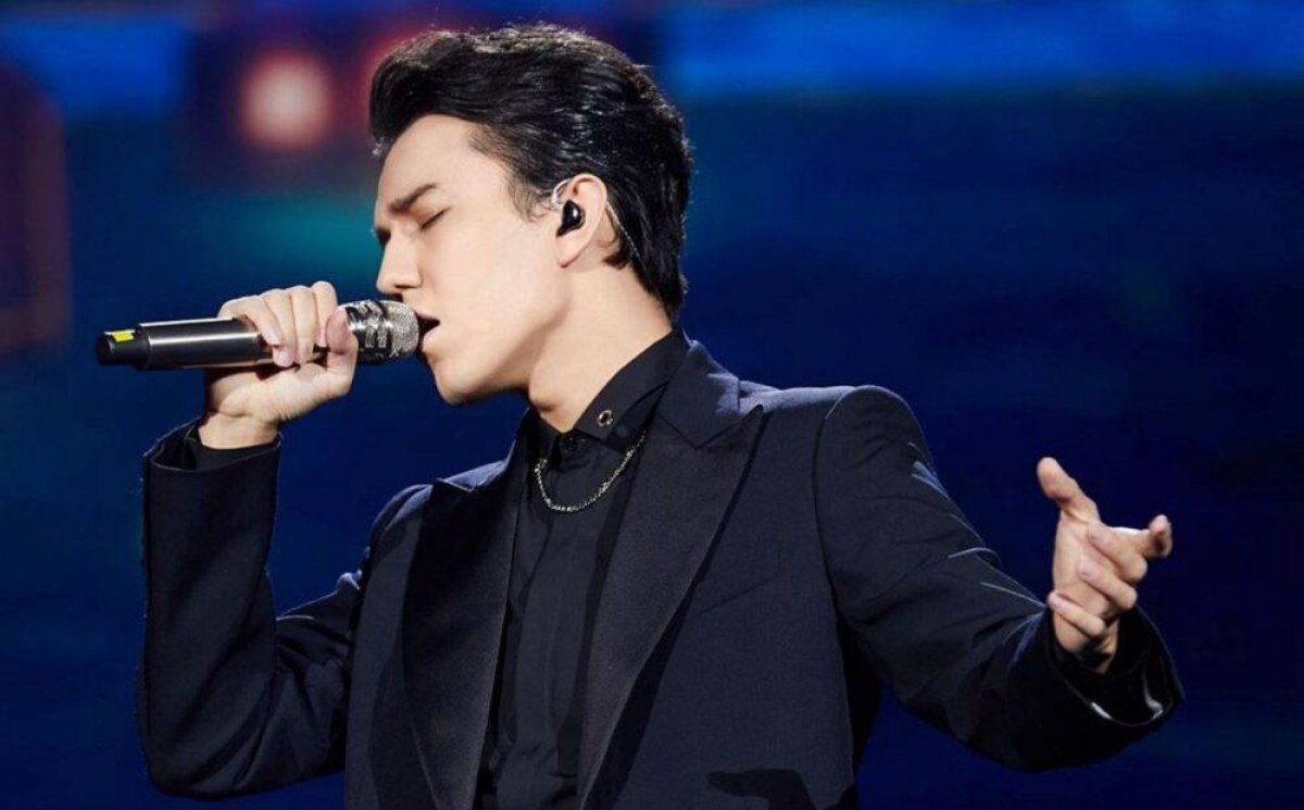 Димаш объявил своим фанатам, что их ожидает сюрприз