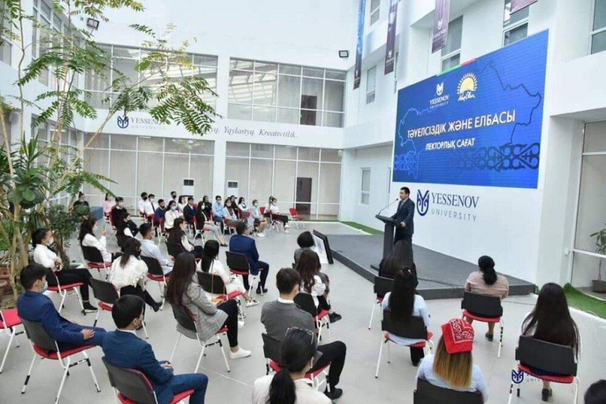 В Yessenov University прошел лекторский час на тему «Тәуелсіздік және Елбасы»