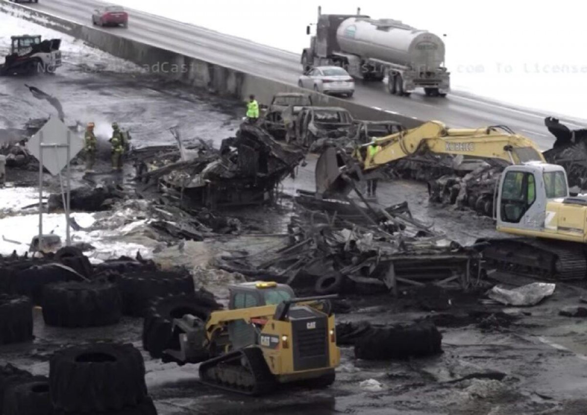 В США в массовом ДТП сгорели более десятка автомобилей