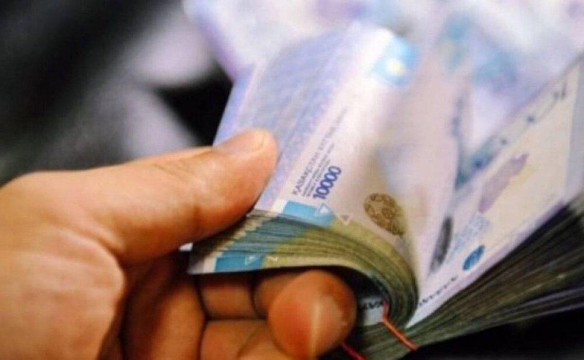 Медработникам Алматы за борьбу с коронавирусом недоплатили 32 млн тенге