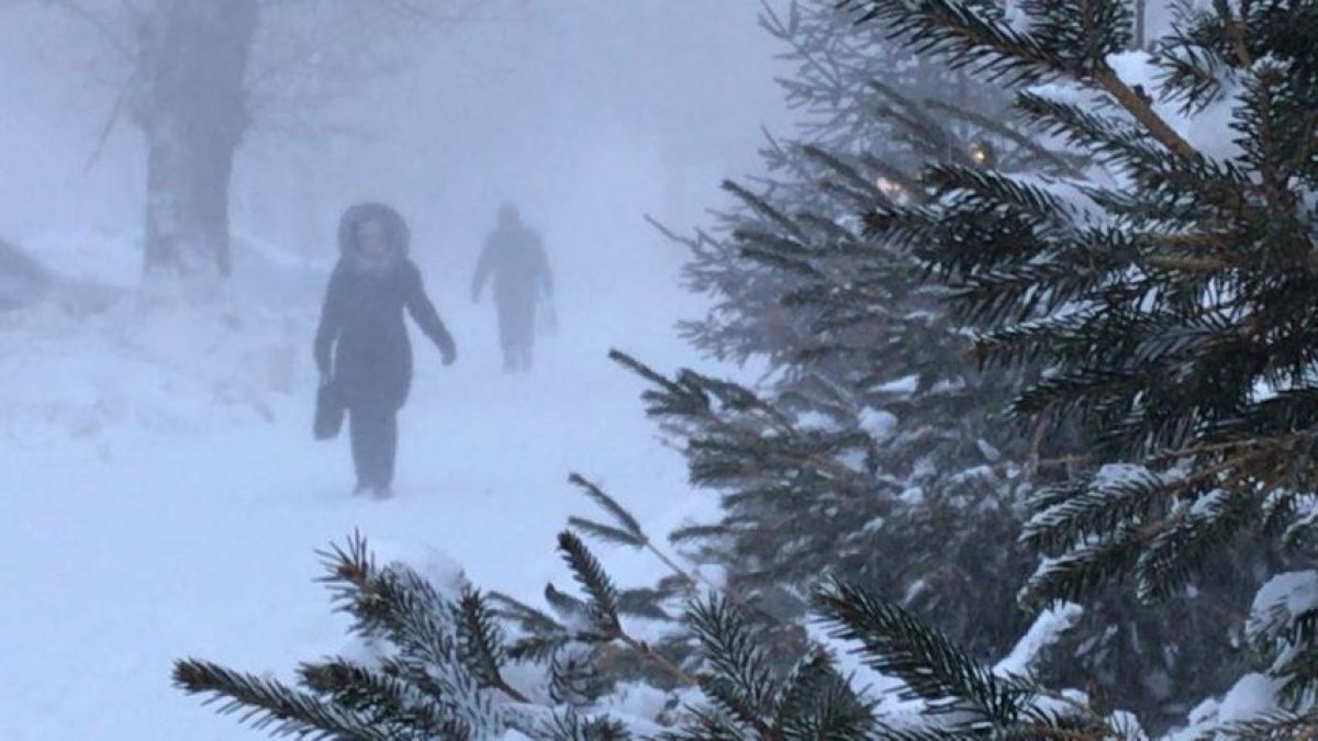 В шести регионах Казахстана объявили штормовое предупреждение