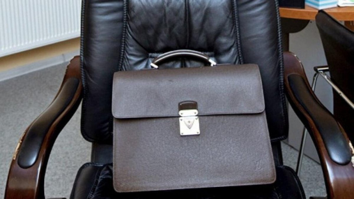 Очередной выговор получил главный налоговик Сатпаева из-за жалоб подчиненных