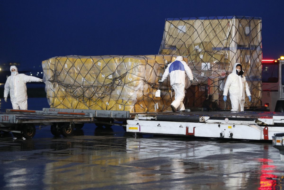 Бизнесмены завозили в Казахстан лекарства под видом гумпомощи и продавали их