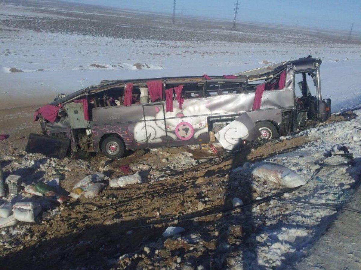 Рейсовый автобус с пассажирами опрокинулся в Карагандинской области