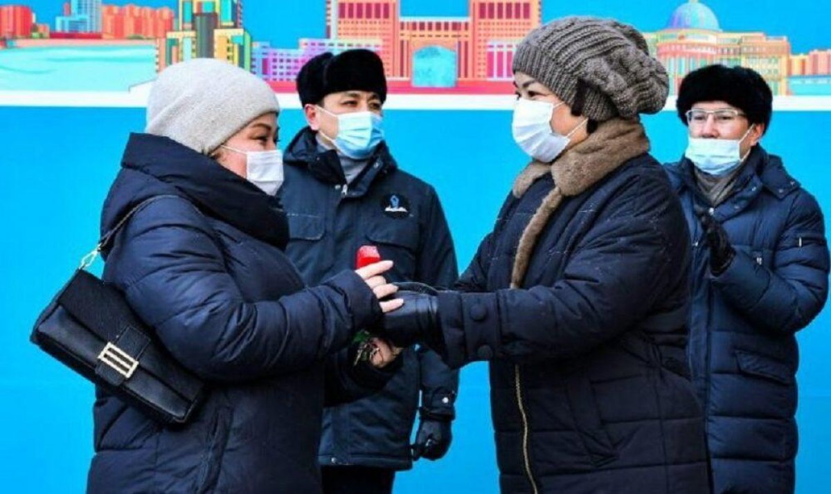 Педагоги по всему Казахстану получили квартиры в честь Дня Независимости