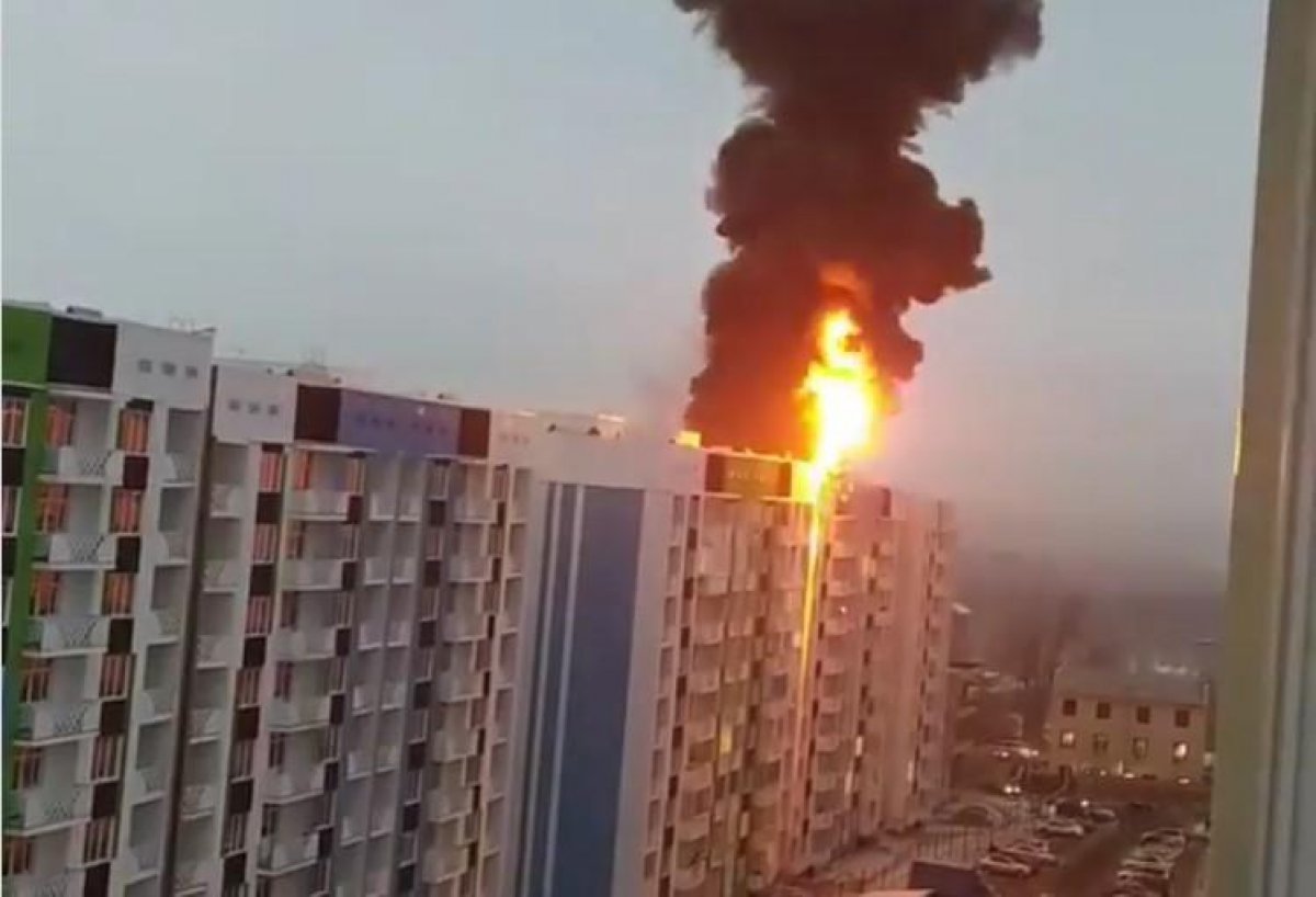 Жилой комплекс загорелся в Алматинской области