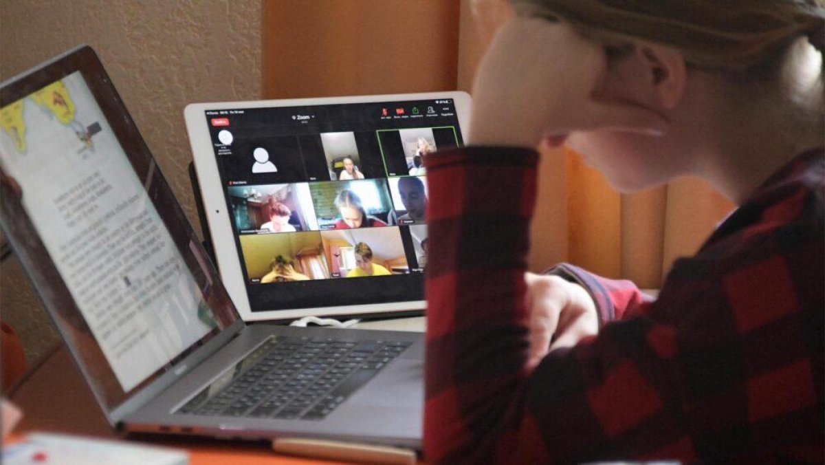 Школьников первой смены Нур-Султана перевели на дистанционку