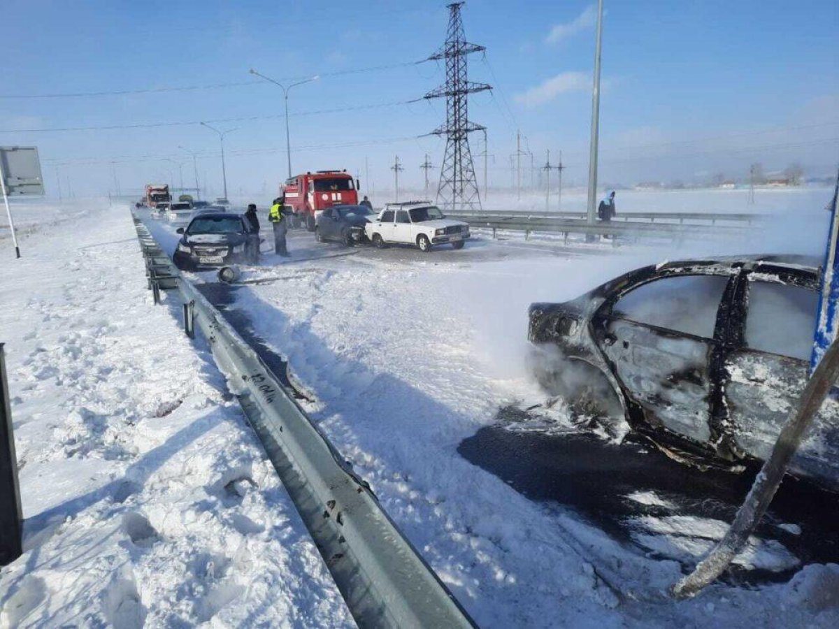 Массовое ДТП произошло на трассе Нур-Султан-Петропавловск: две машины  сгорели