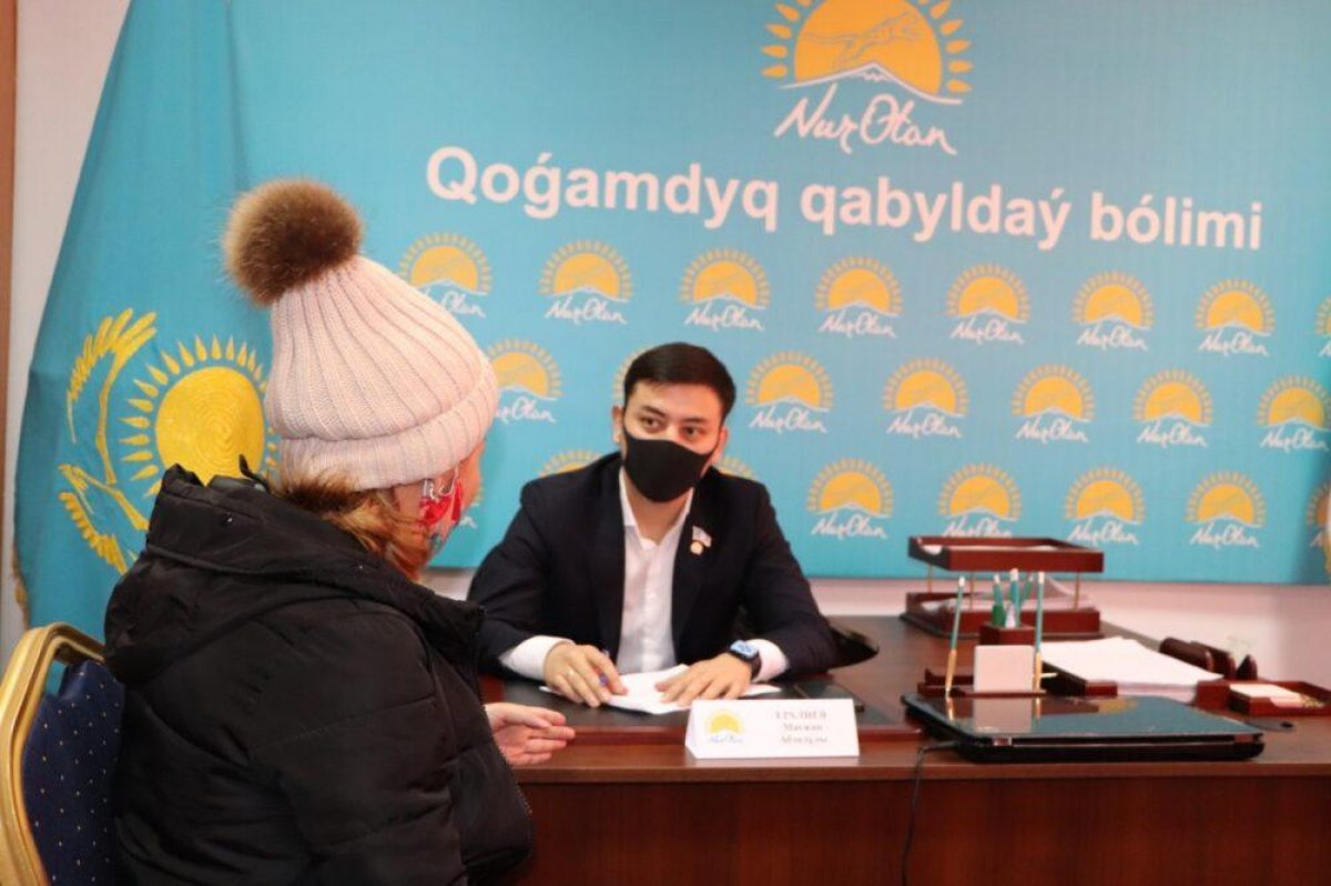 Депутат помог двум малообеспеченным семьям из Кызылорды