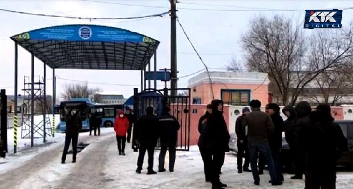В Актобе водители автобусов вышли на забастовку
