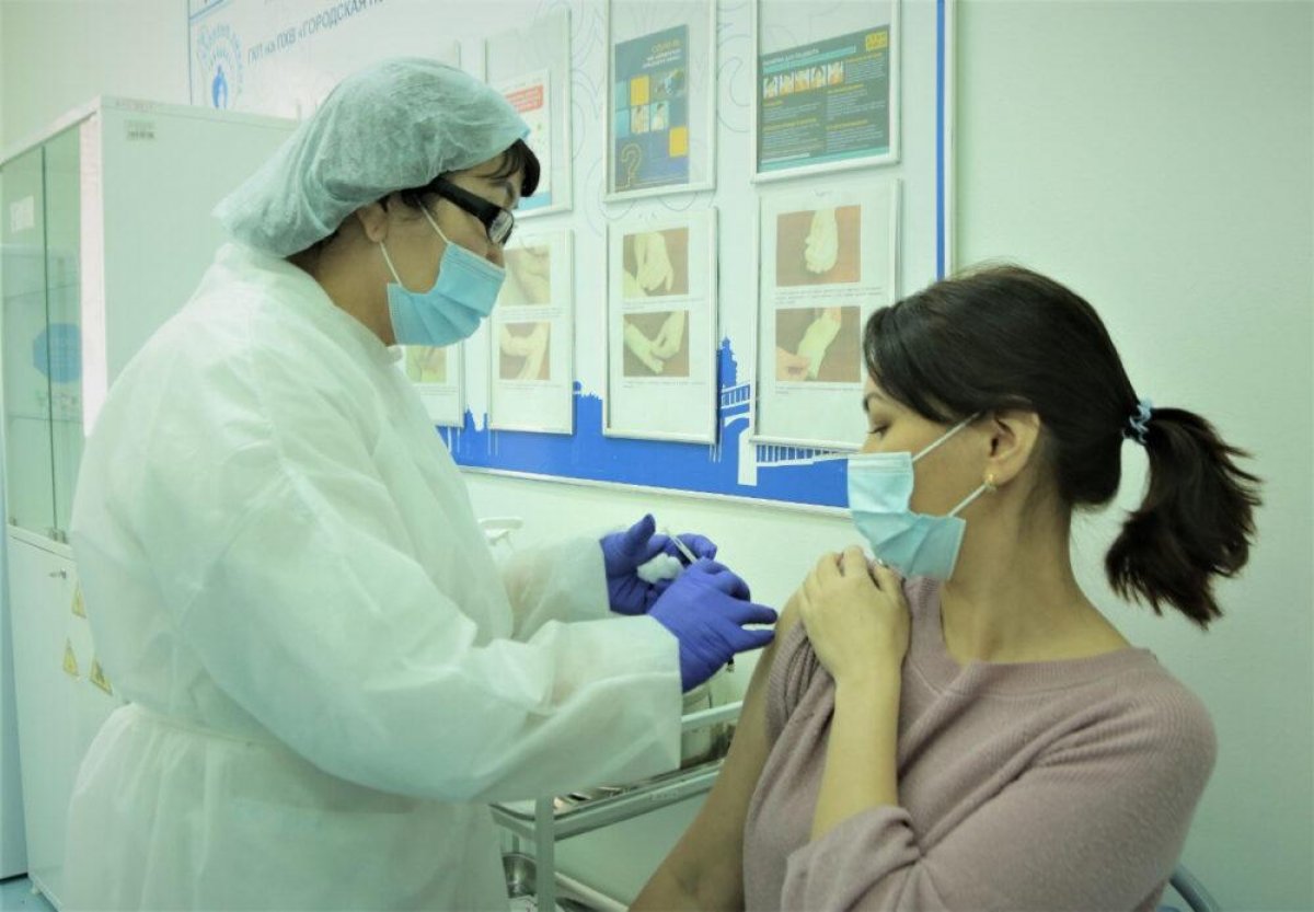 Прививку от коронавируса в Нур-Султане получили 1 640 человек