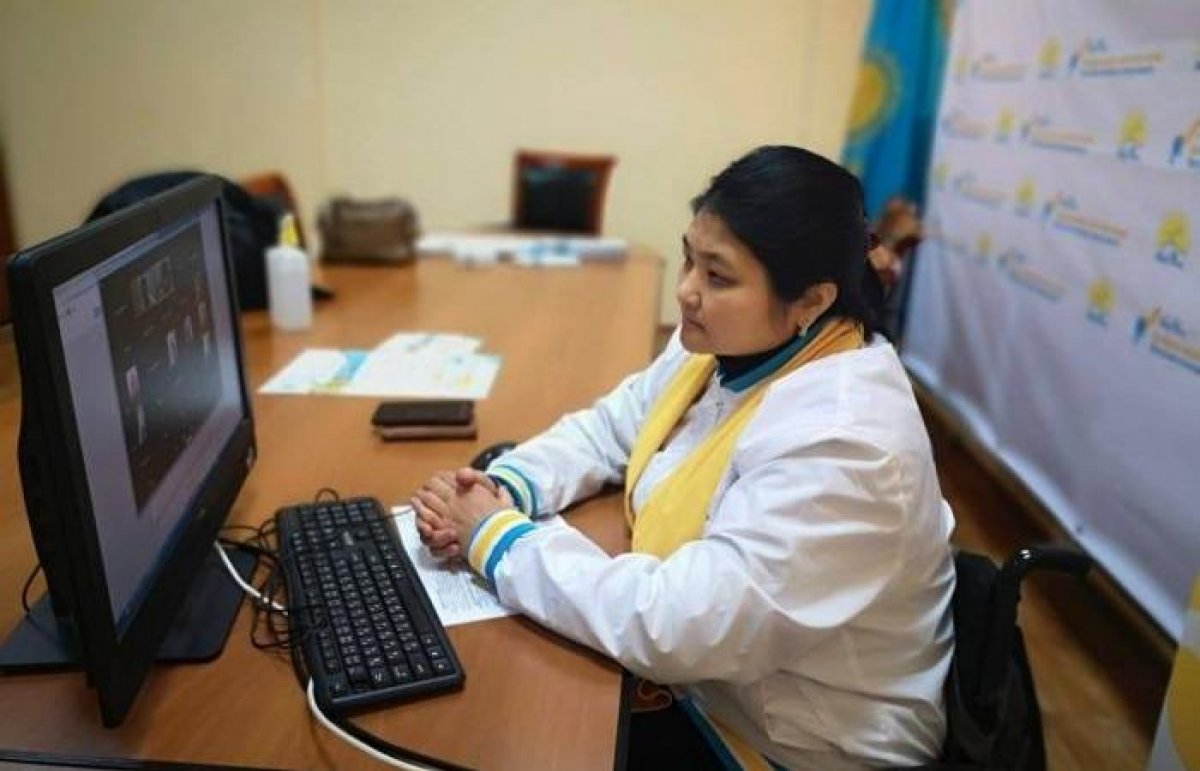 Депутат в ЗКО помогла жителям региона приобрести инвалидные коляски