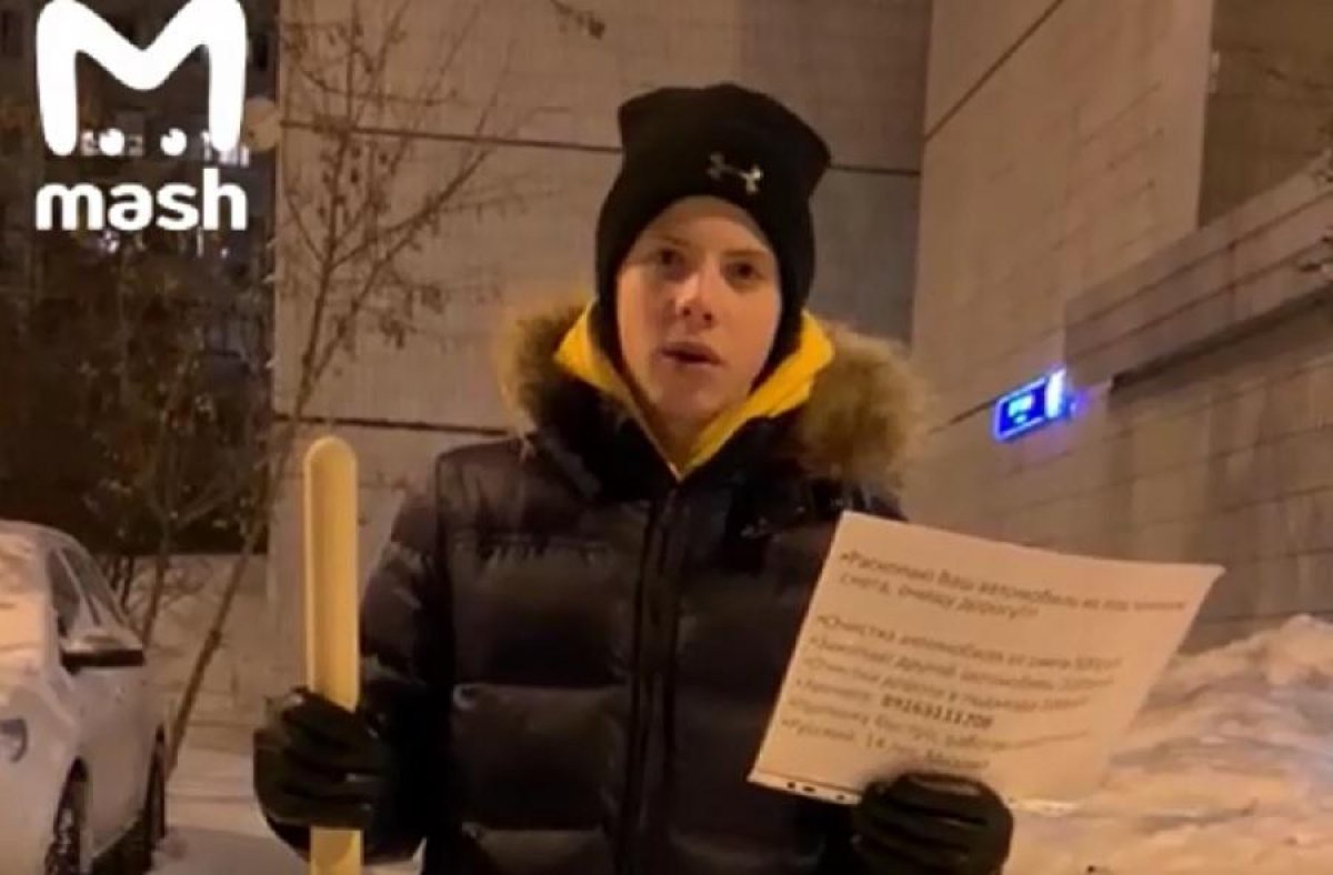 Московский школьник заработал на рекордном снегопаде