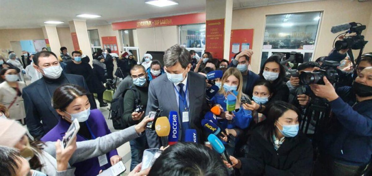 За столпотворение во время вакцинации оштрафовали руководство больницы в Нур-Султане