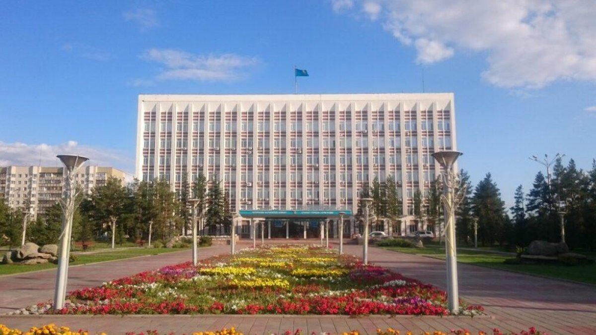 Карагандинец выпал из окна акимата и разбился насмерть