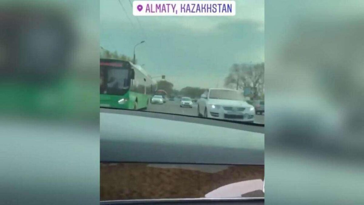 В Алматы водитель гонял по встречке ради видео в Instagram-паблике