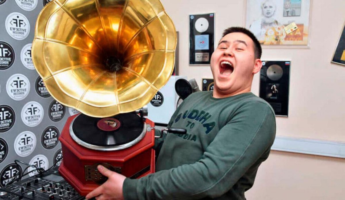 Иманбек записал новый трек с британской певицей