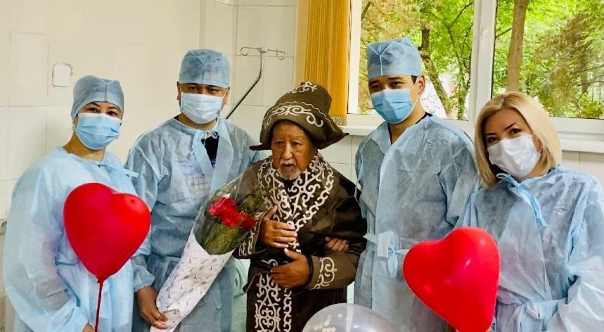 Шымкентские хирурги спасли 96-летнего ветерана Великой Отечественной войны