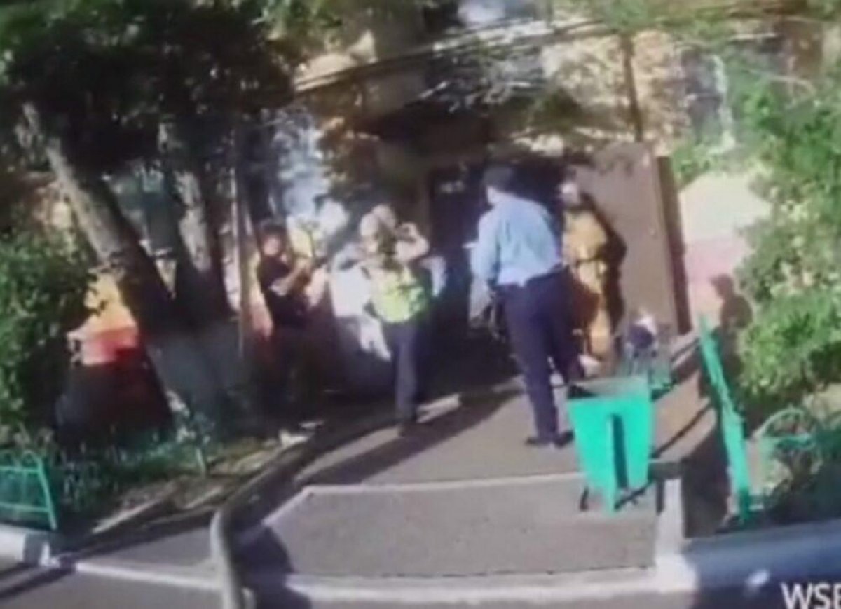 Спасение младенца из пожара попало на полицейский видеожетон в Нур-Султане