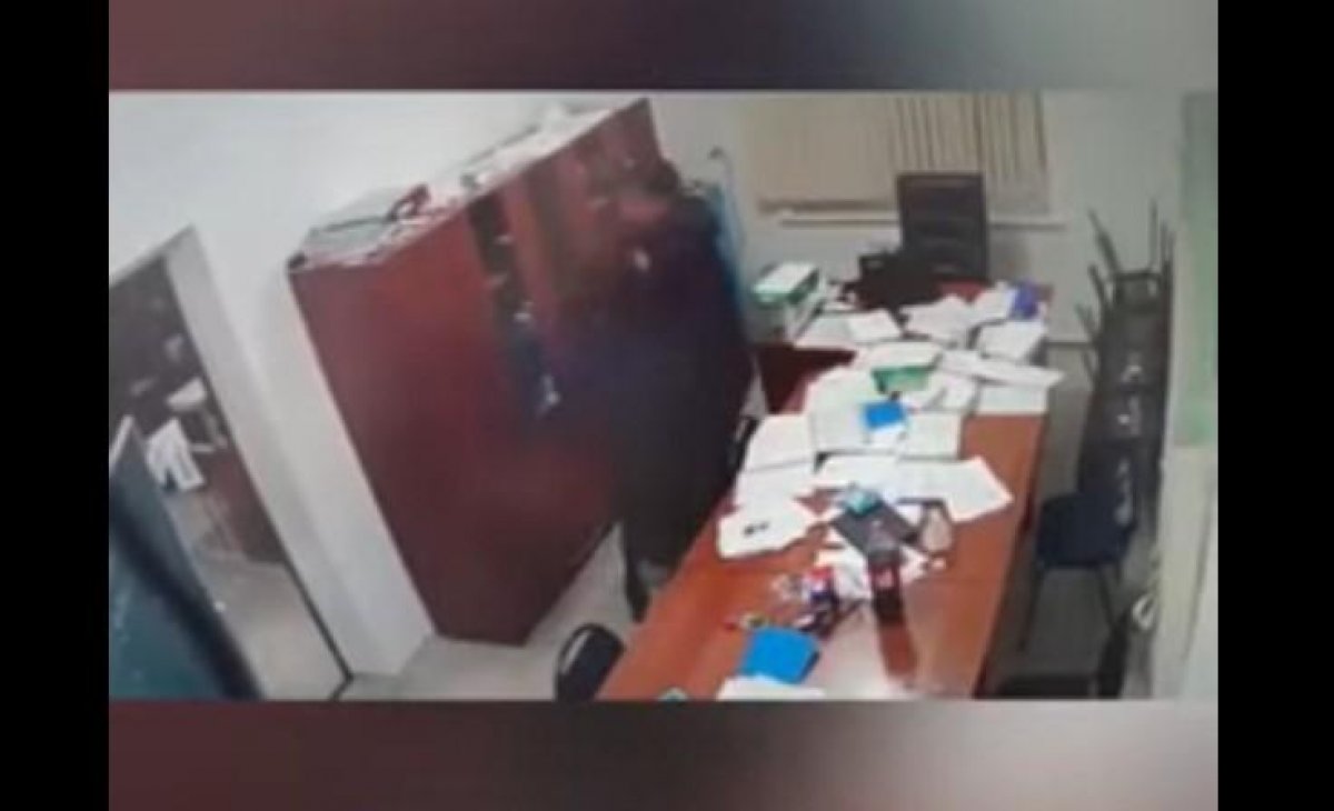 И.о. директора школы в Жамбылской области получил строгий выговор за неподобающее поведение