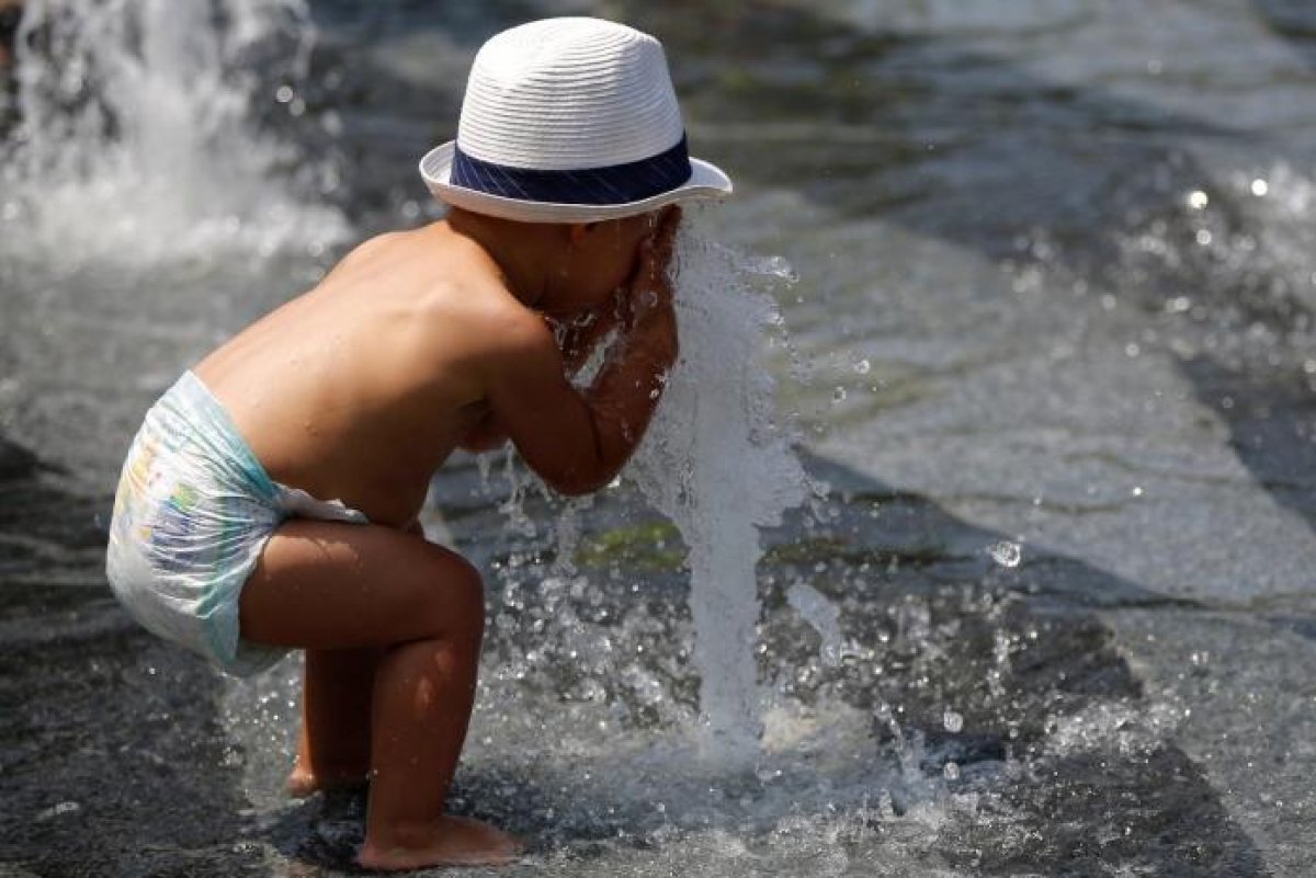 Сильная жара и пожарная опасность: в 10 областях РК объявили штормовое предупреждение