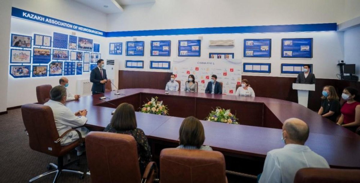 Алтай Кульгинов поздравил медработников с профессиональным праздником