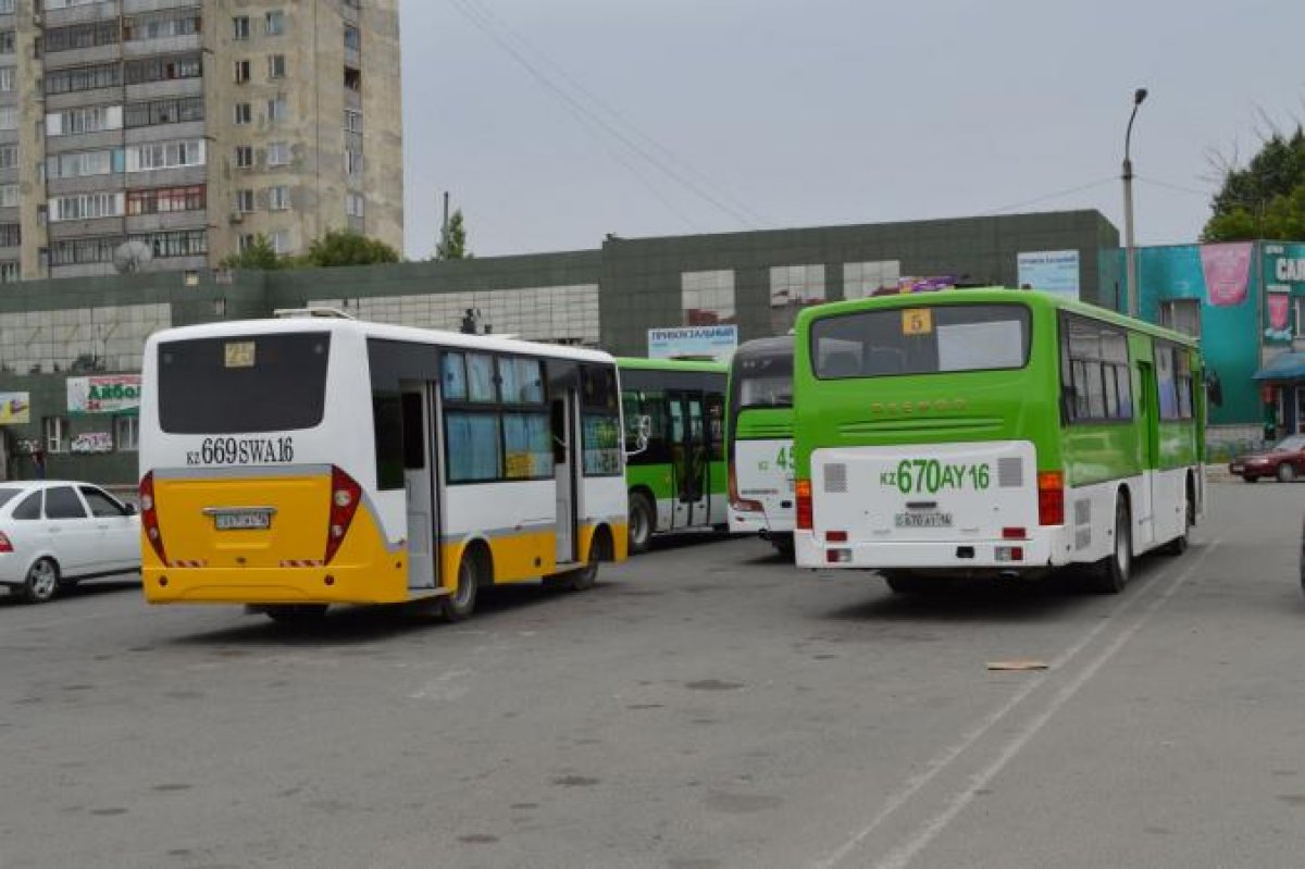 Водители и кондукторы крупнейшего автопарка Семея снова вышли на забастовку