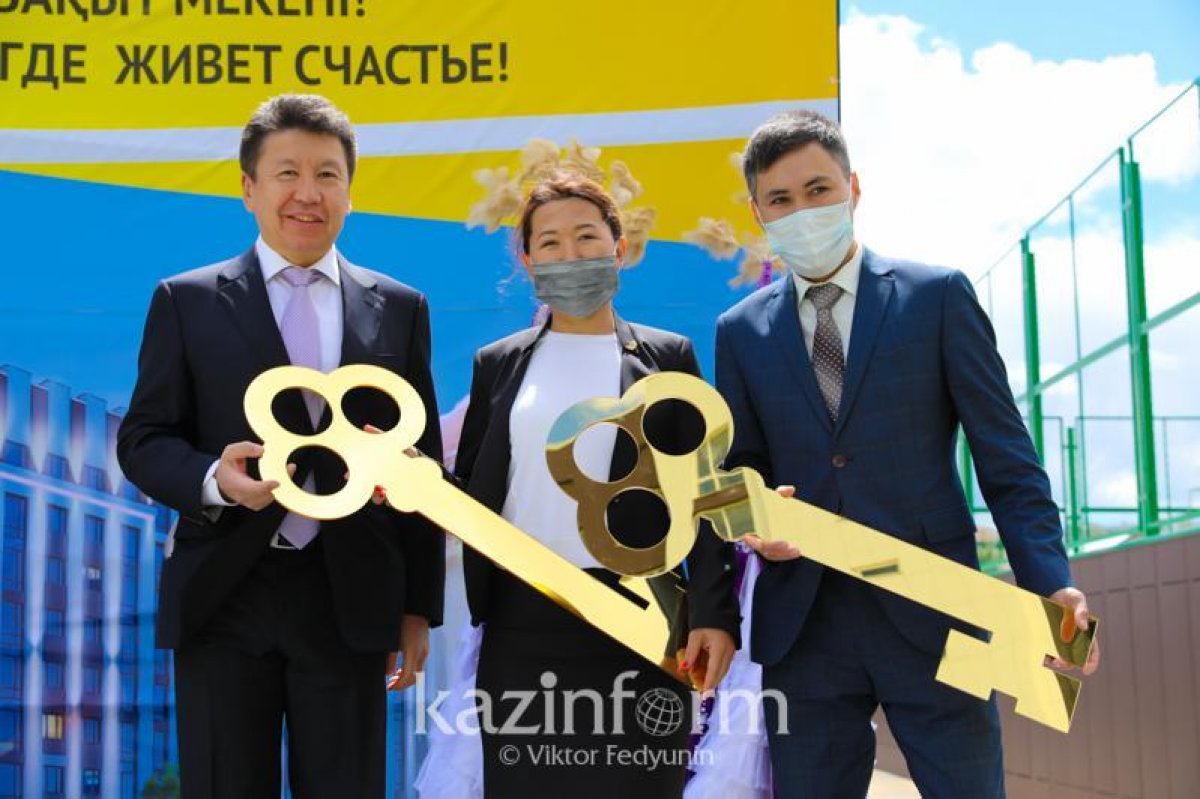 Сотрудникам Агентства «Хабар» вручили ключи от квартир