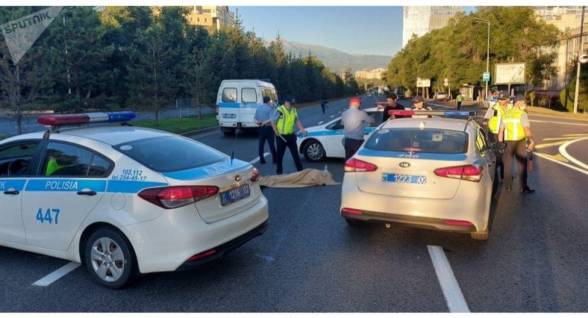 В Алматы мотоциклист насмерть сбил велосипедиста и сбежал с места ДТП