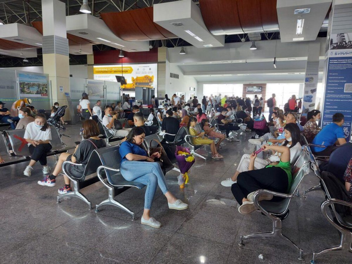 Британская журналистка в ужасе от карантинных мер в казахстанских аэропортах